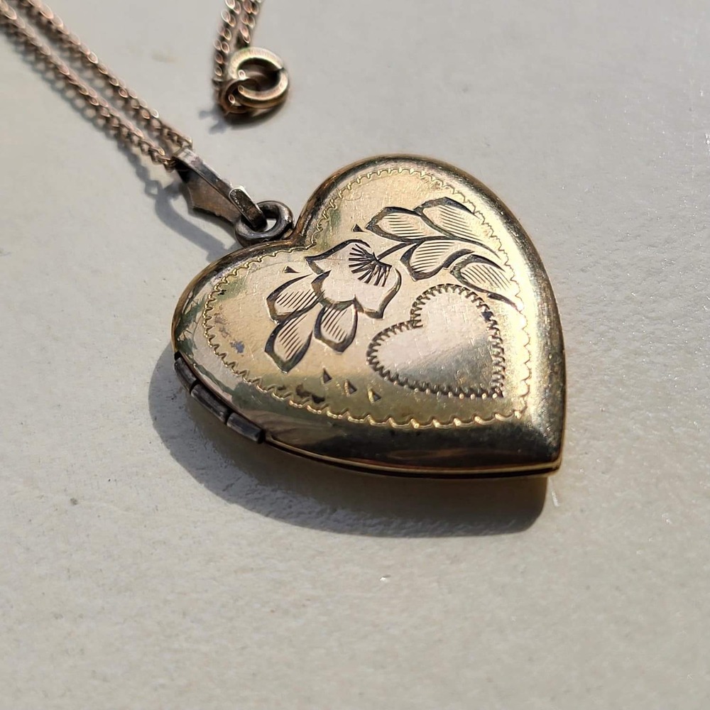 Vintage 12K Gold Filled Heart Locket Necklace Engraved Frame Photo Pendant GF